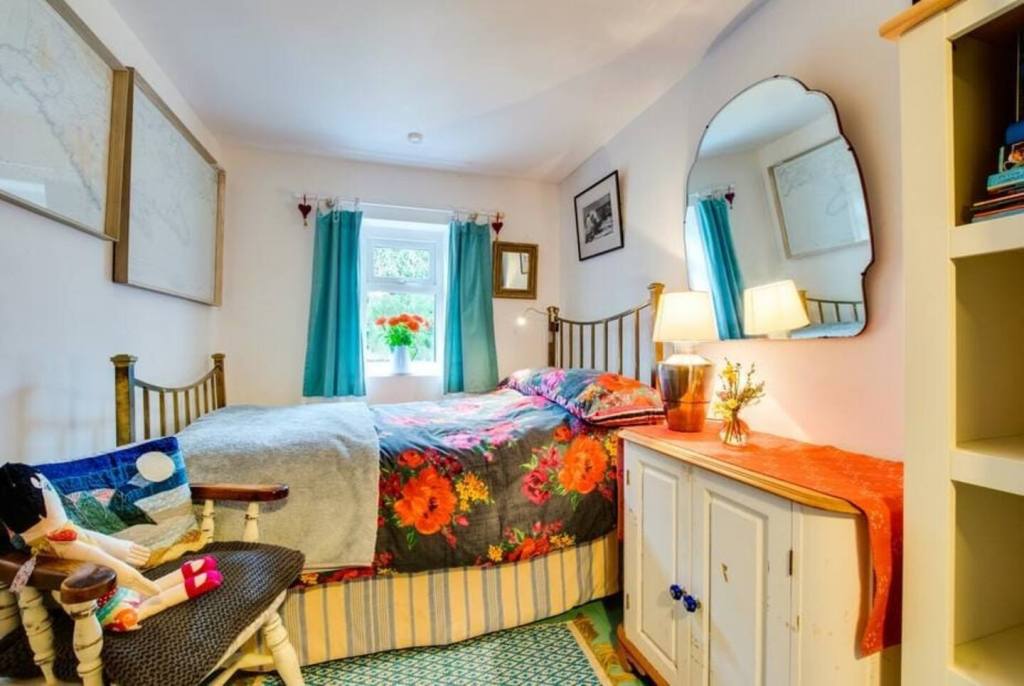 Windy Hill, chalet rental accommodation, Pennard, Gower, Swansea - single room