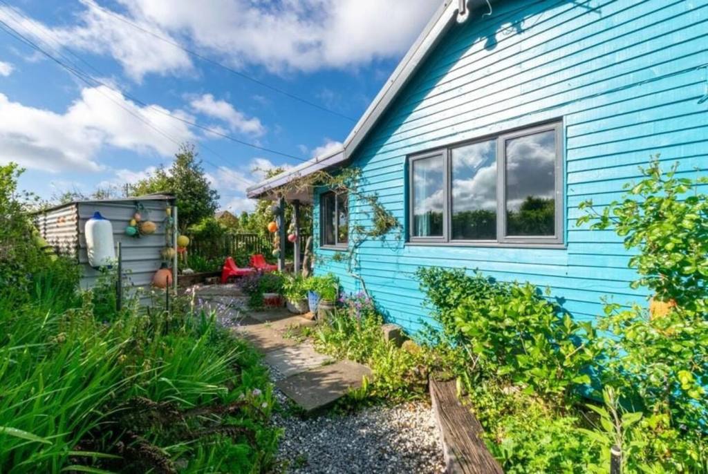 Windy Hill, chalet rental accommodation, Pennard, Gower, Swansea - garden